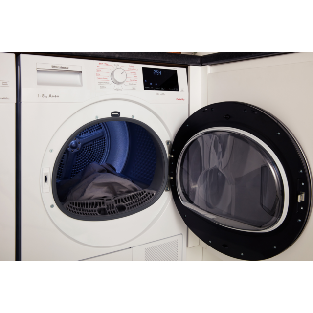 Blomberg LTH38420W 8kg Heat Pump Tumble Dryer in White